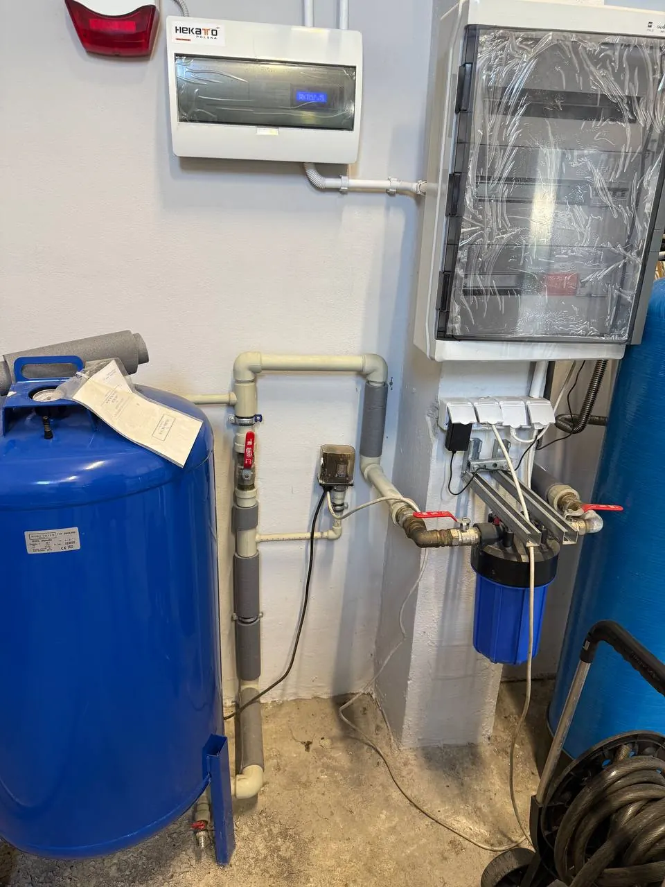 Sterownik hydroforu przy zbiorniku — DobryHydraulik Łódź